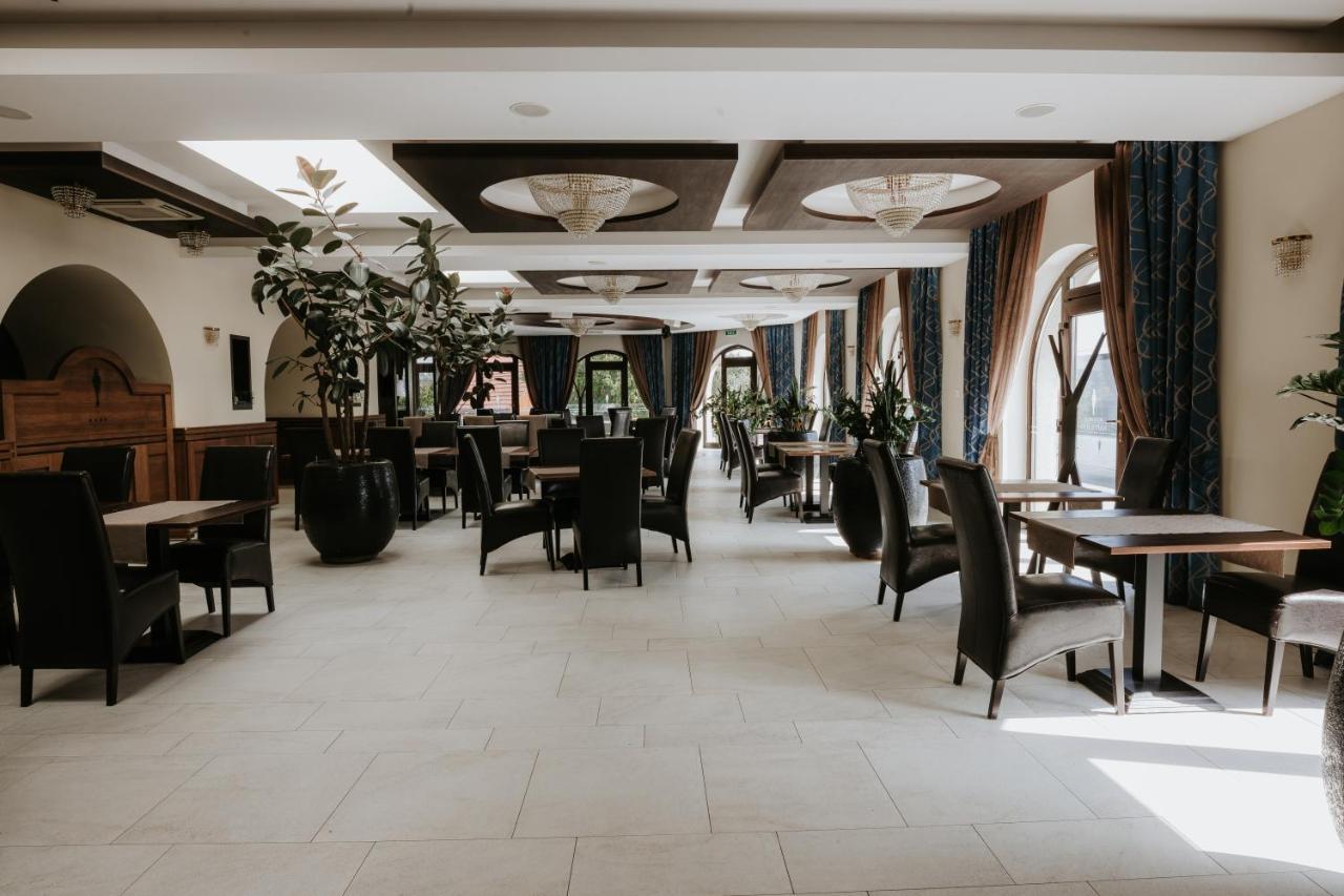 Hotel Bonaparte Kosice Bagian luar foto