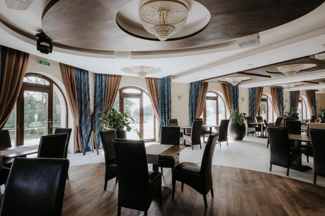 Hotel Bonaparte Kosice Bagian luar foto