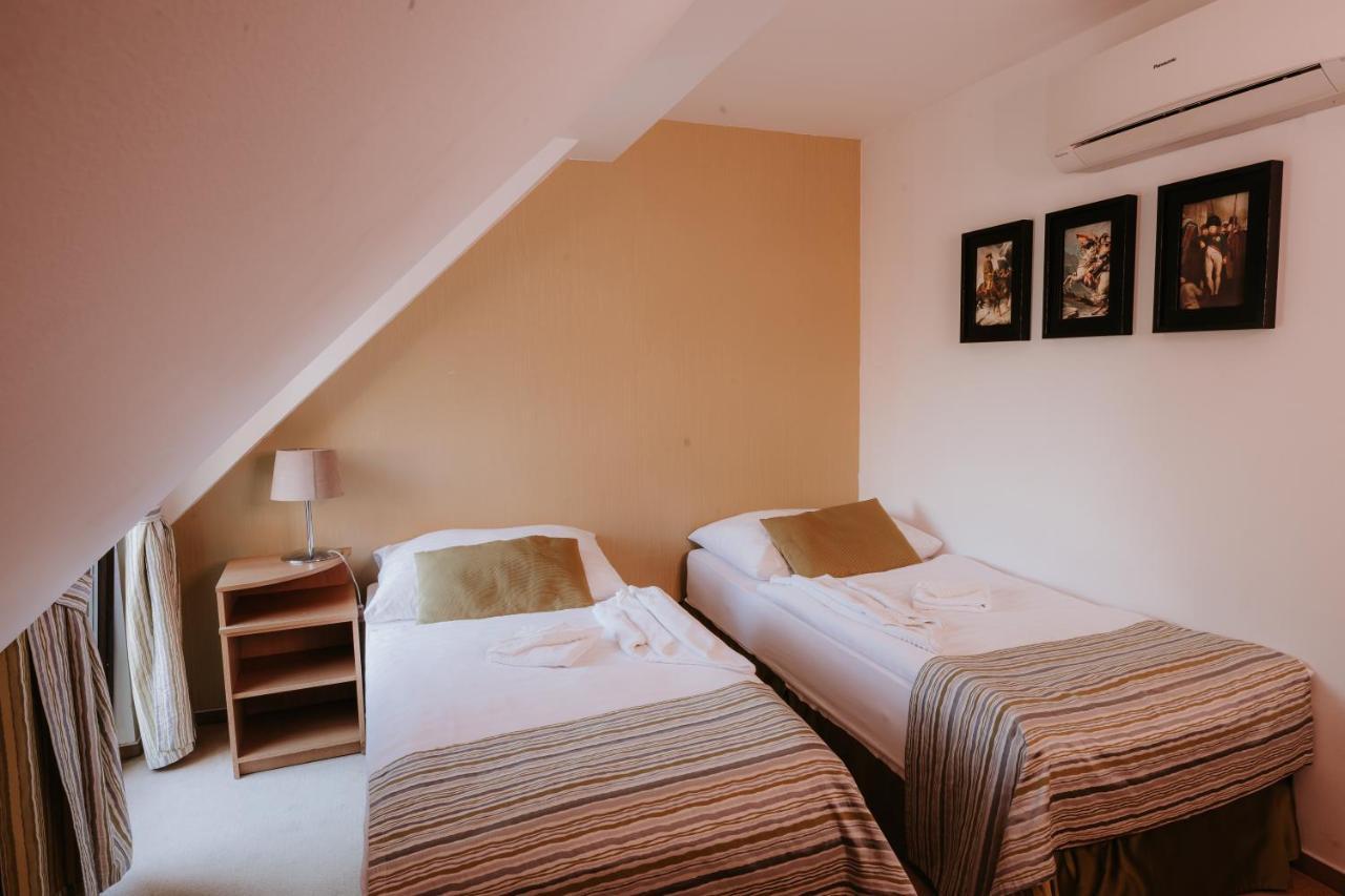 Hotel Bonaparte Kosice Bagian luar foto