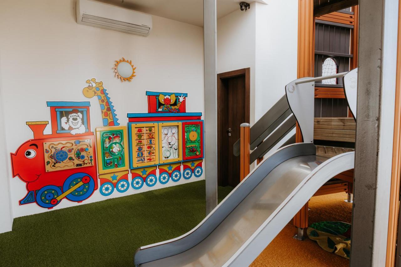 Hotel Bonaparte Kosice Bagian luar foto