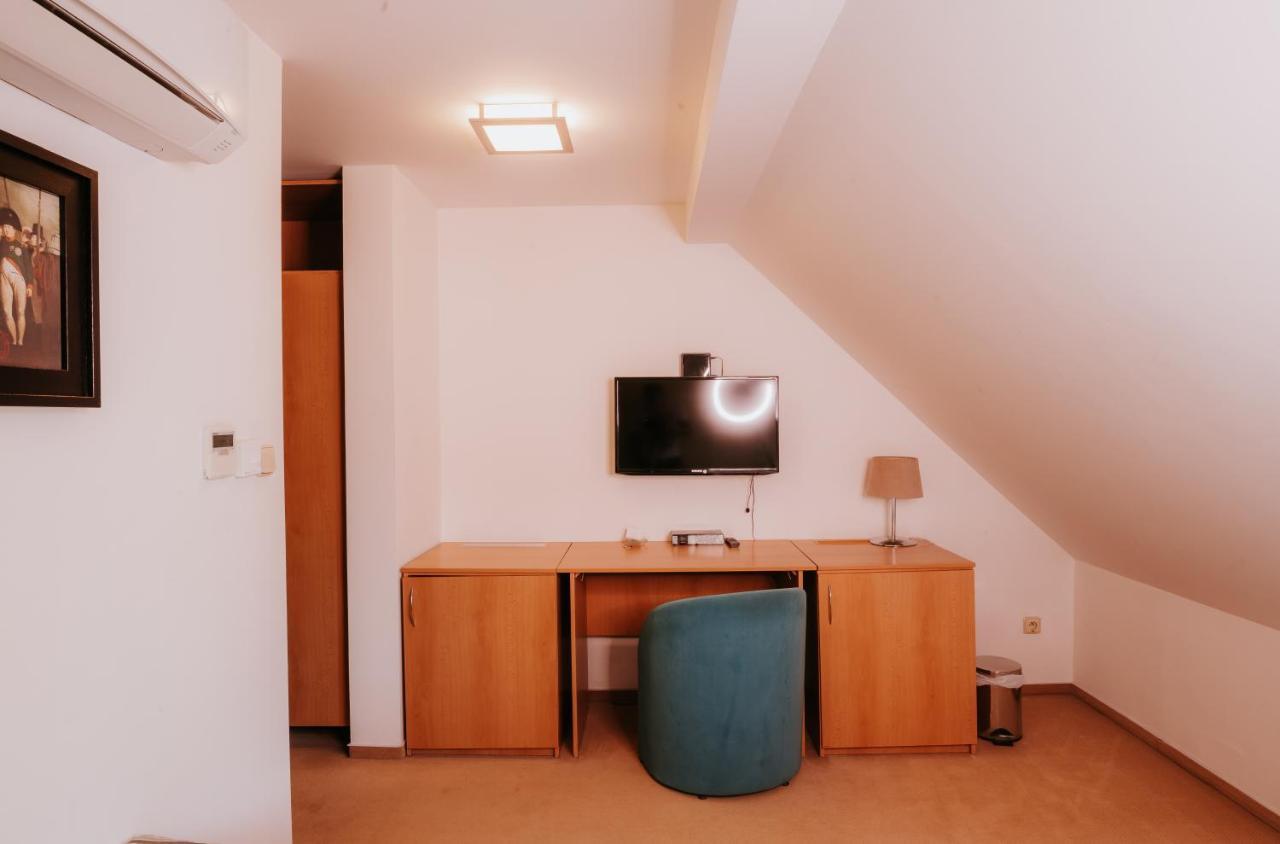 Hotel Bonaparte Kosice Bagian luar foto