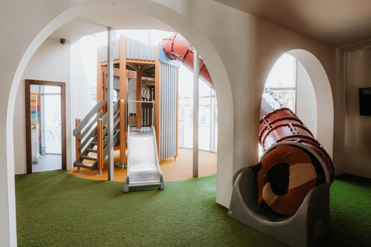 Hotel Bonaparte Kosice Bagian luar foto