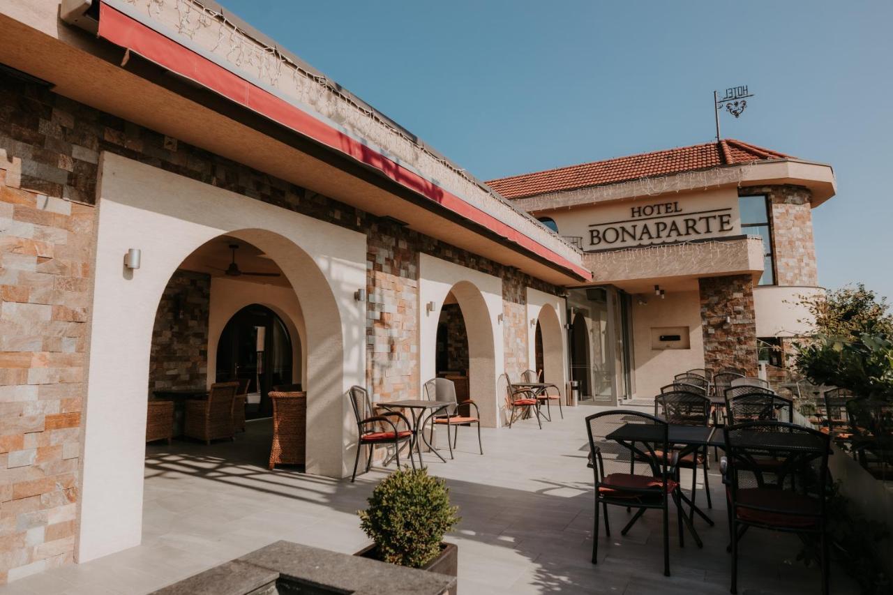 Hotel Bonaparte Kosice Bagian luar foto