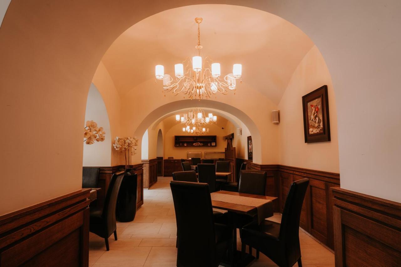 Hotel Bonaparte Kosice Bagian luar foto