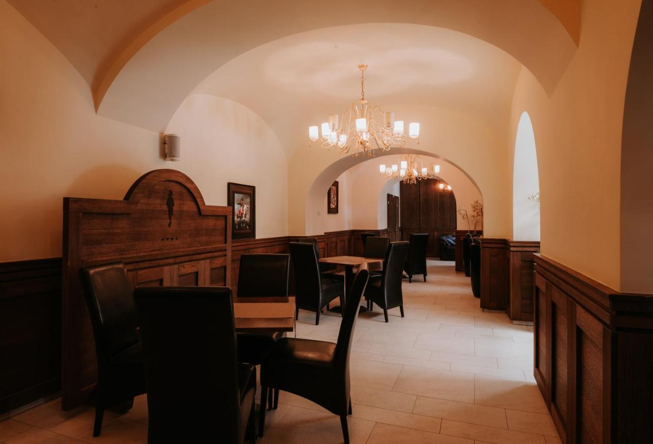 Hotel Bonaparte Kosice Bagian luar foto