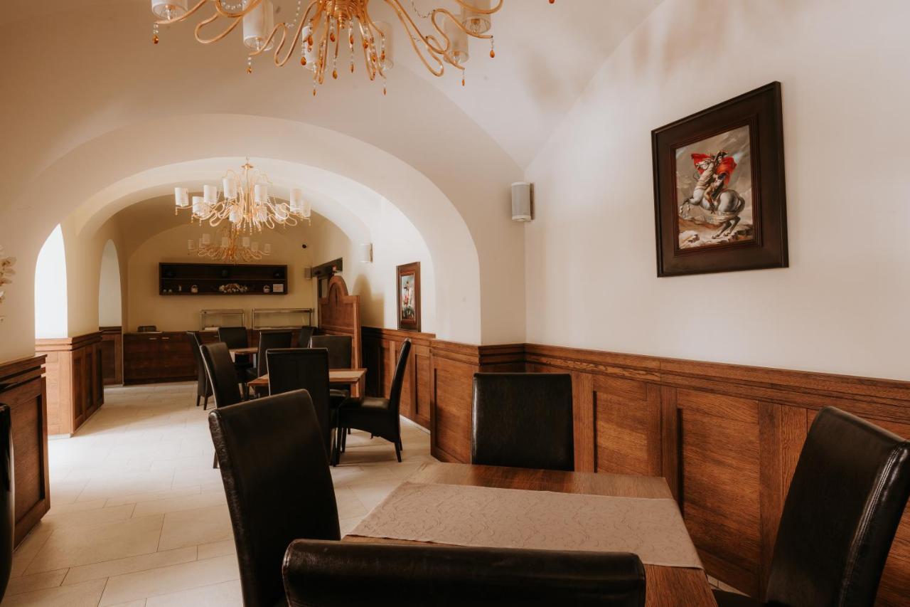 Hotel Bonaparte Kosice Bagian luar foto