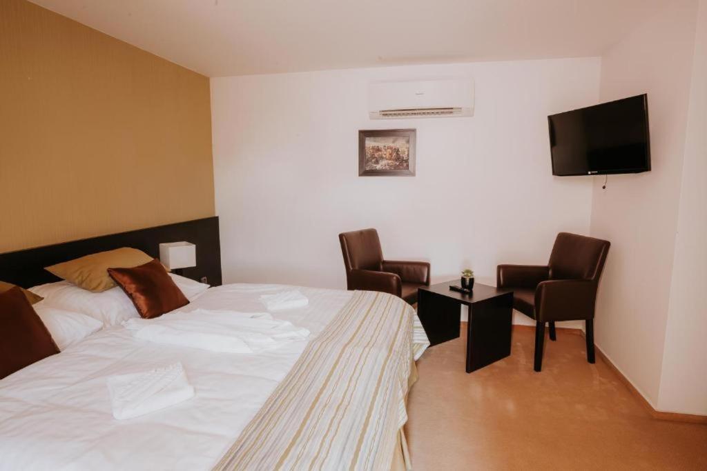 Hotel Bonaparte Kosice Bagian luar foto